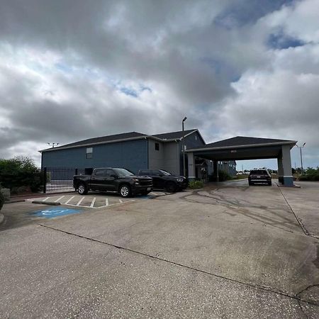 Super 8 By Wyndham Lake Charles/Sulphur Exterior photo